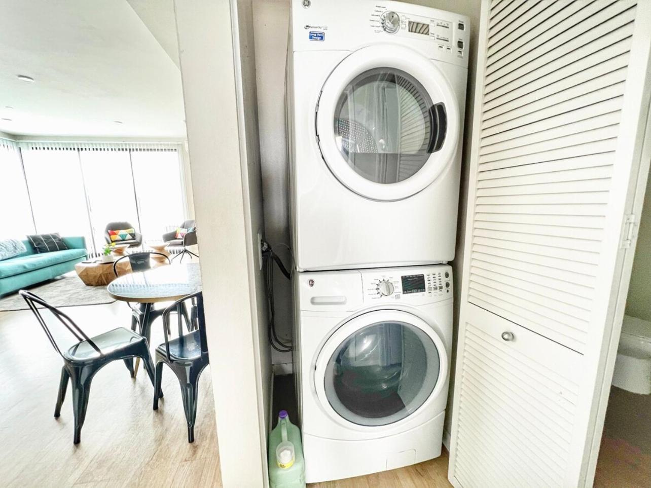 3 Bedroom Penthouse In Downtown! *