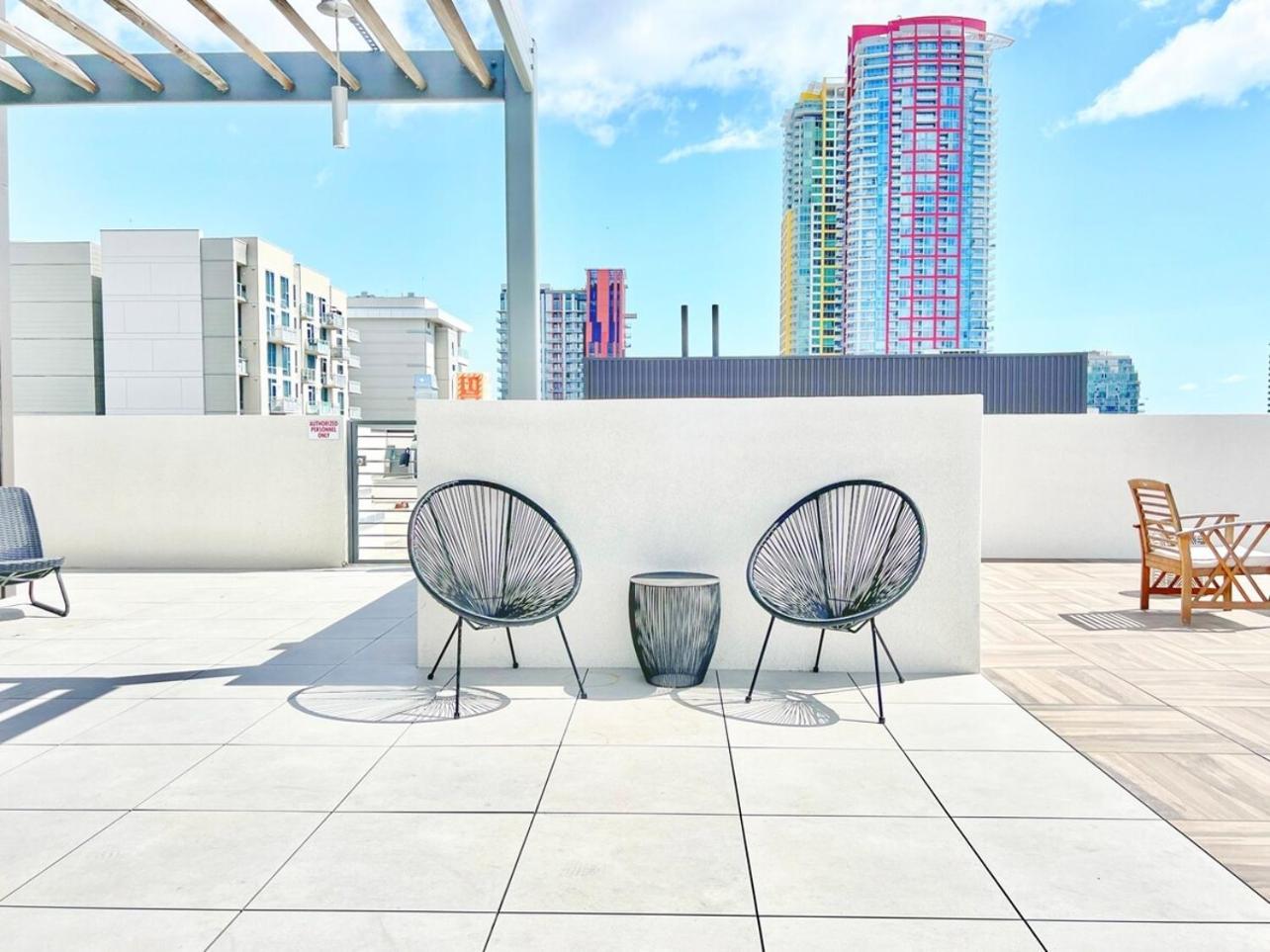 Apartment 3 Bedroom Penthouse In Downtown! *