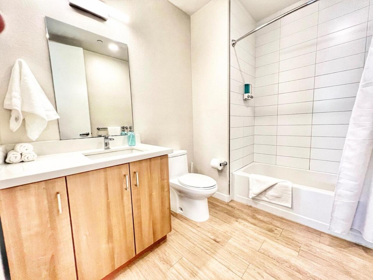 3 Bedroom Penthouse In Downtown! Apartment