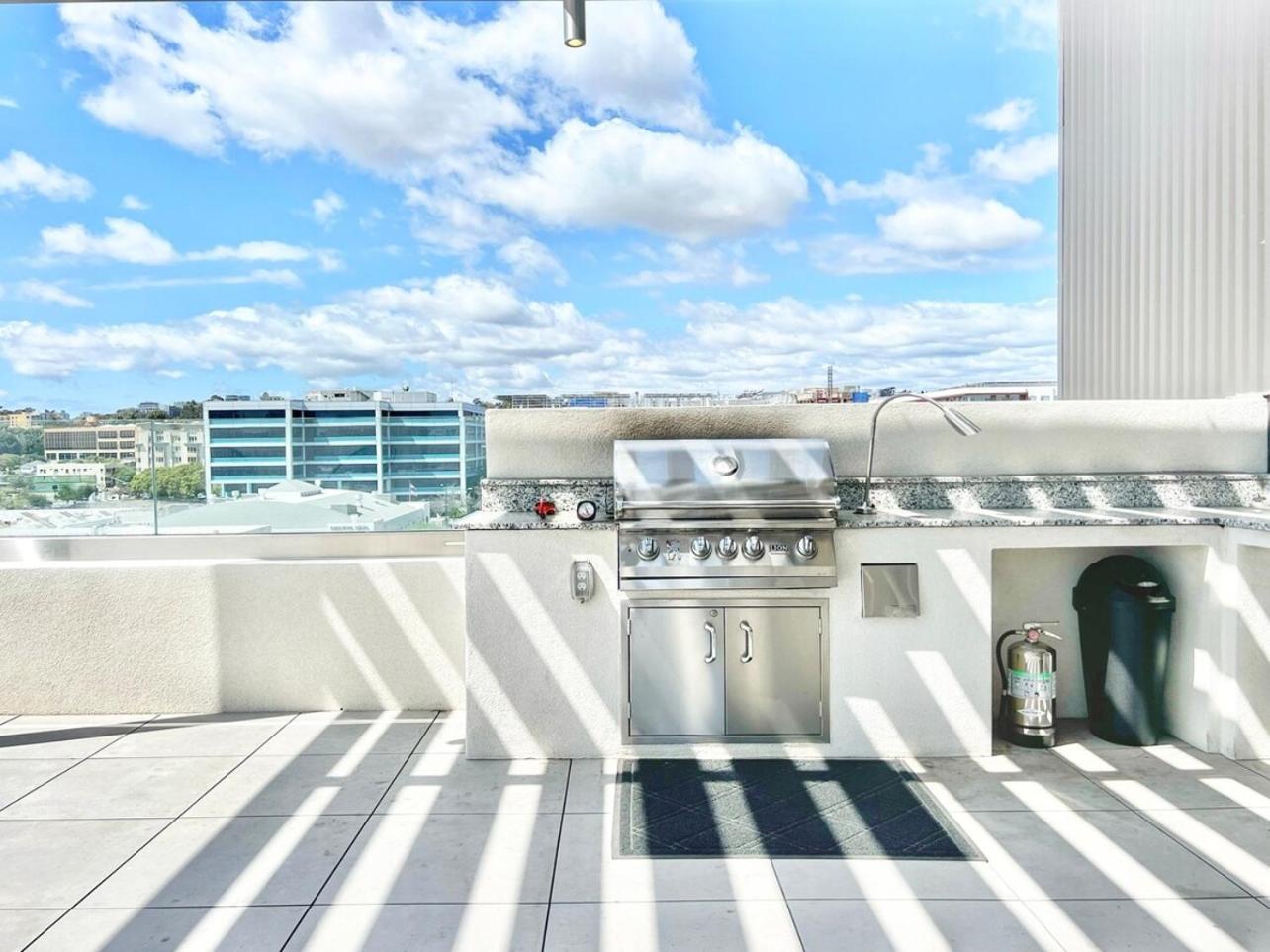 Apartment 3 Bedroom Penthouse In Downtown!