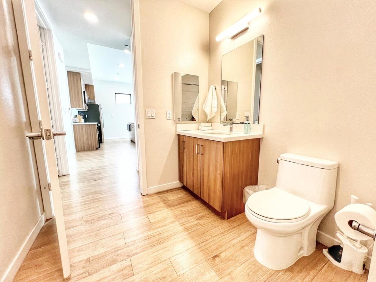 3 Bedroom Penthouse In Downtown! *